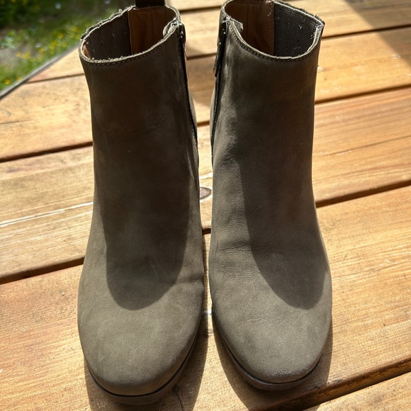 Vionic Wilma Olive Nubuck Waterproof Boots Size 6 - Picture 9 of 16